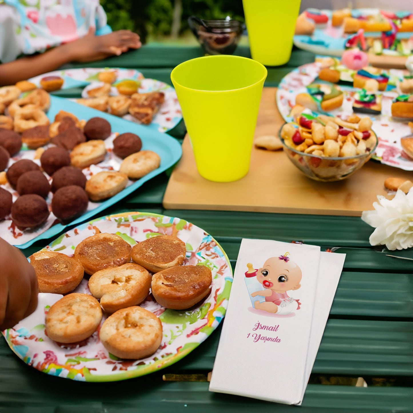 Biberonlu Kız Bebek Temalı Baskılı Peçeteler - AyDesign.com.tr