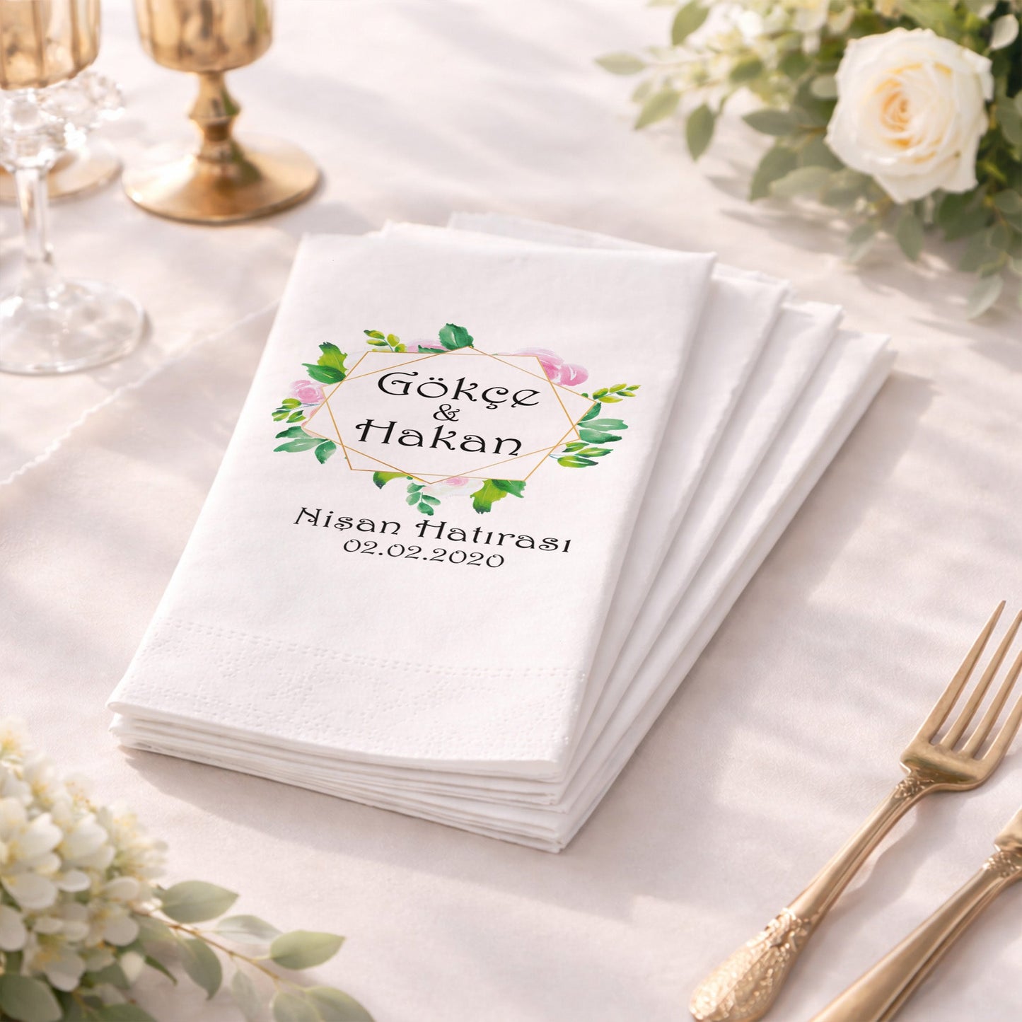 Altın Geometrik Çerçeveli İsimli Nişan Hatırası Baskılı Peçete