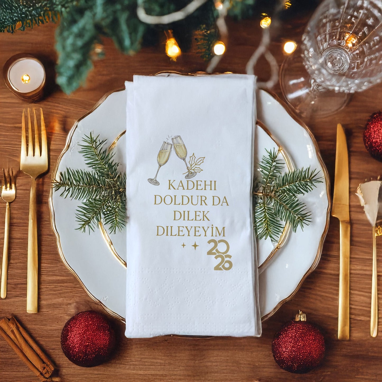 Gold Şampanya Kadehli & “Kadehi Doldur Da Dilek Dileyeyim” Yazılı Yılbaşı Peçete – 33x33 cm, 20’li Paket