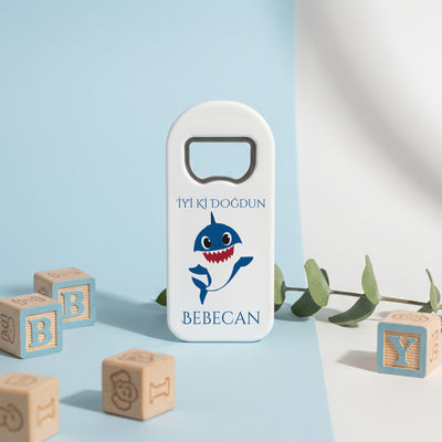 Köpekbalığı Temalı Açacak Magnet – Kişiye Özel İsimli Doğum Günü Hediyelik Şişe Açacağı