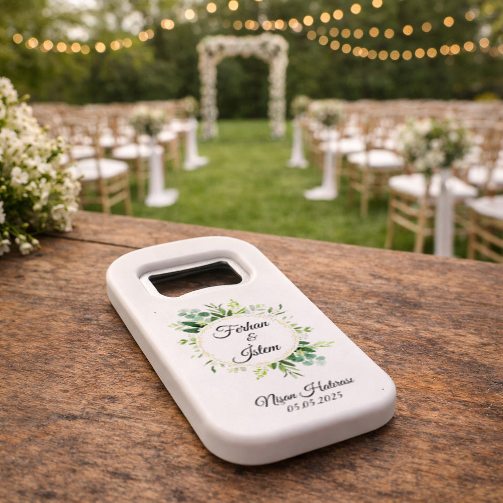 Yeşil Yapraklı Düğün Magnet Açacak | Gold Çerçeveli İsim Baskılı Şişe Açacağı