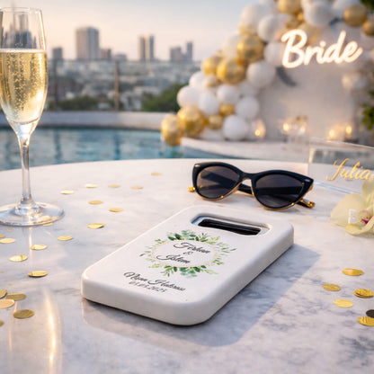 Yeşil Yapraklı Düğün Magnet Açacak | Gold Çerçeveli İsim Baskılı Şişe Açacağı