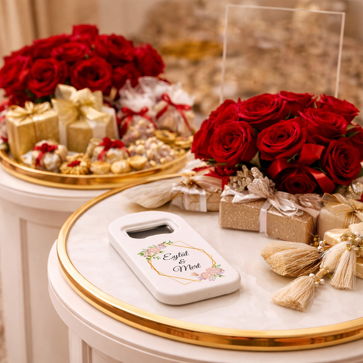 Pudra Gül Desenli Düğün Magnet Açacak | Gold Geometrik Çerçeveli İsim Baskılı