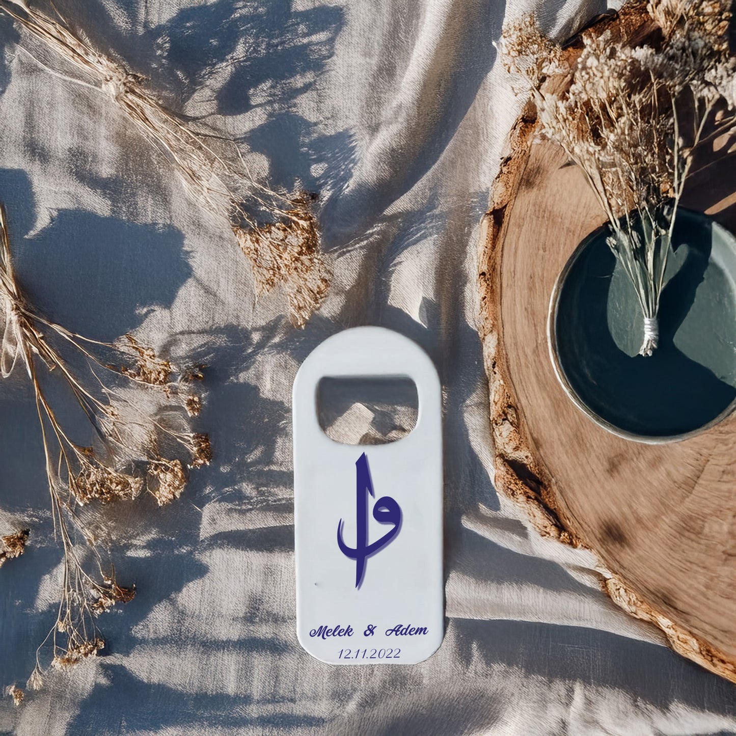 Lacivert Vav Harfli Tasarımlı – Kişiye Özel Plastik Açacak Magnet