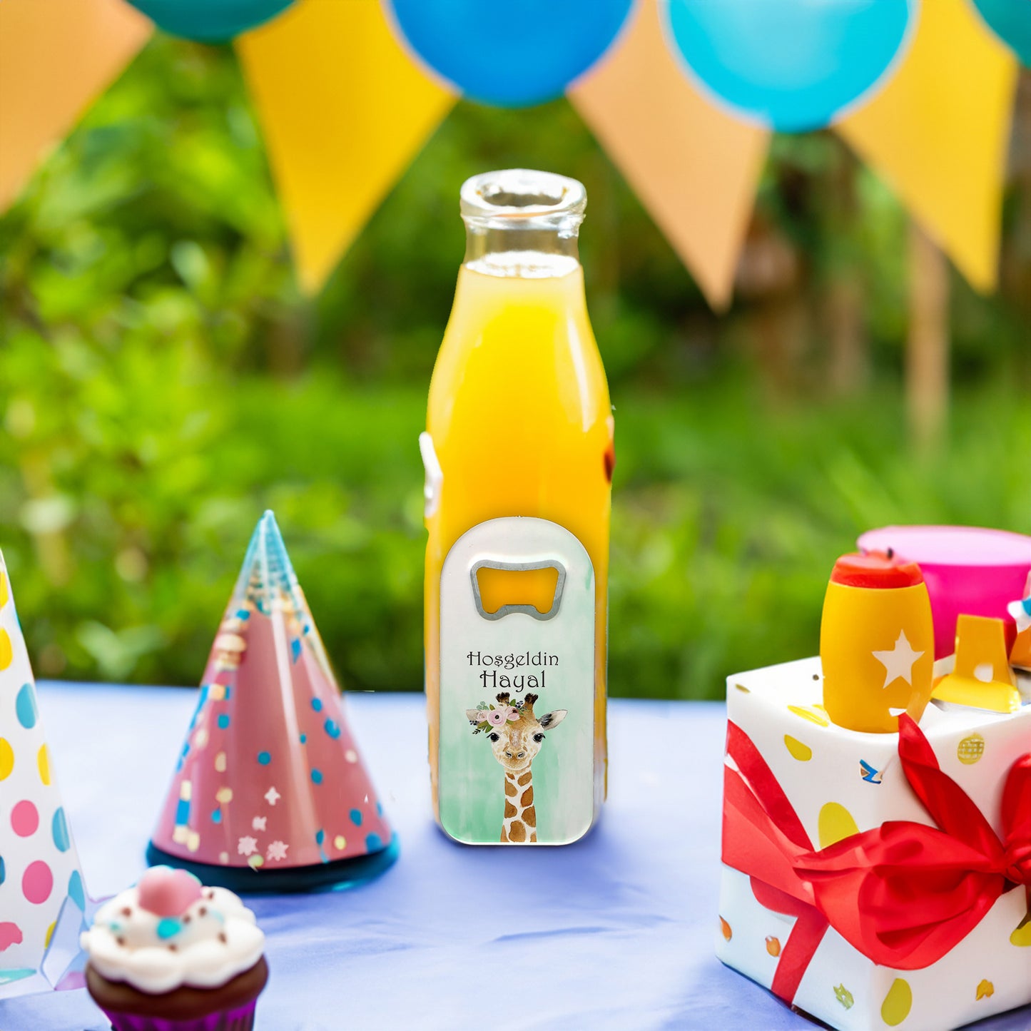 Yeşil Zeminli Zürafa Temalı Plastik Açacak Magnet | Doğumgünü, Babyshower, Diş Buğdayı ve Sünnet Organizasyonlarınızın Unutulmaz Hatırası!
