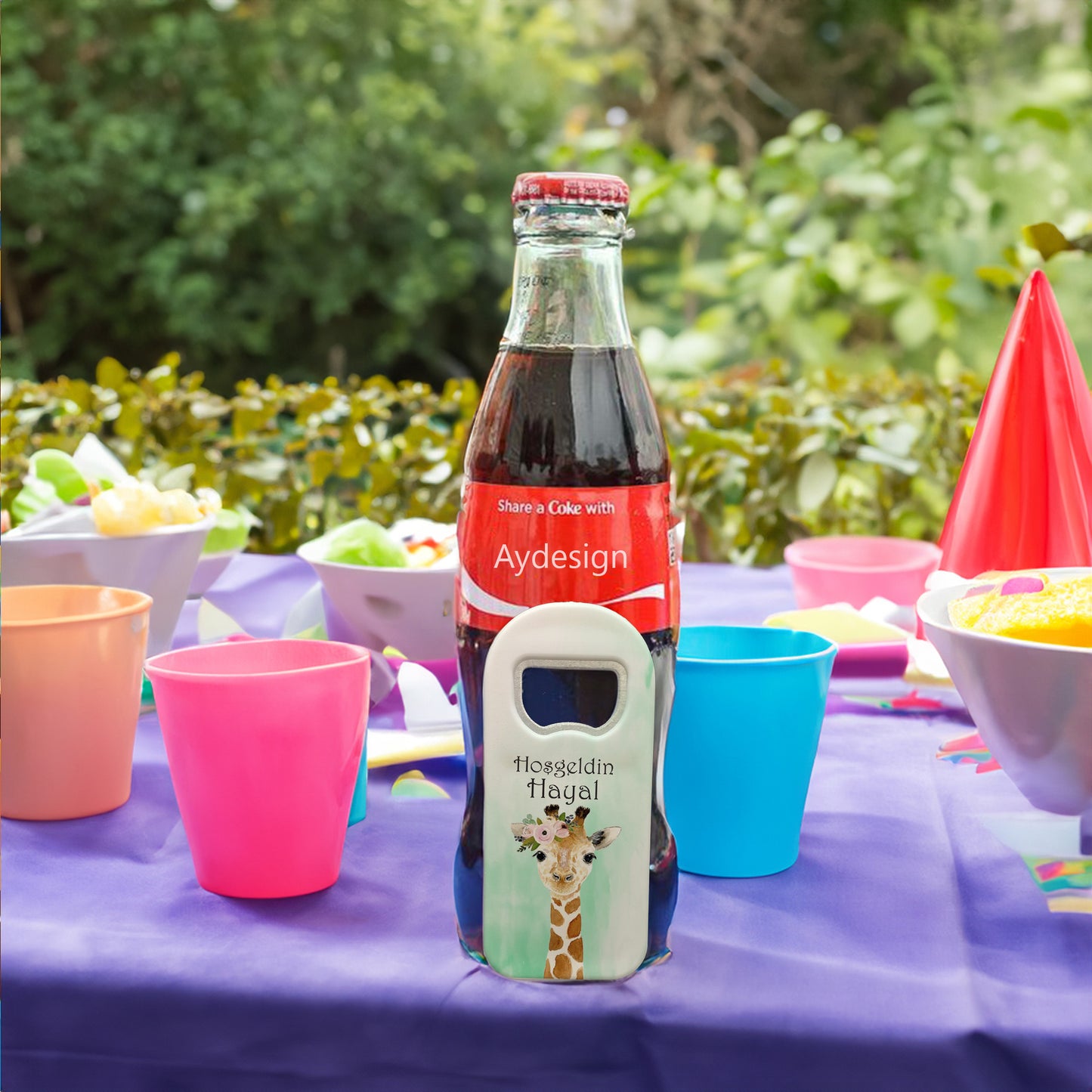 Yeşil Zeminli Zürafa Temalı Plastik Açacak Magnet | Doğumgünü, Babyshower, Diş Buğdayı ve Sünnet Organizasyonlarınızın Unutulmaz Hatırası!