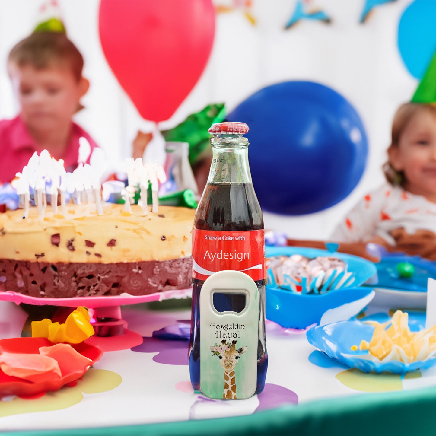 Yeşil Zeminli Zürafa Temalı Plastik Açacak Magnet | Doğumgünü, Babyshower, Diş Buğdayı ve Sünnet Organizasyonlarınızın Unutulmaz Hatırası!