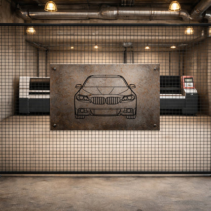 BMW 5 Series F10 Metal Duvar Tablosu – Elektrostatik Siyah Boyalı Ön Görünüm Otomobil Dekoru