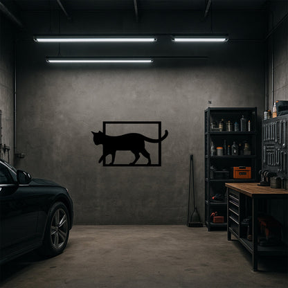 Çerçeveden Yürüyen Kedi Silüeti Metal Duvar Tablosu