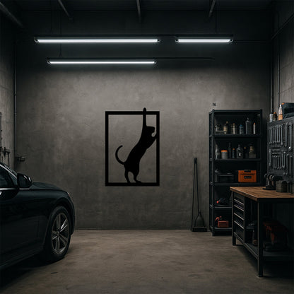 Siyah Metal Çerçevede Tırmanan Kedi Duvar Tablosu Modern Tasarım