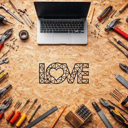 Geometrik LOVE Yazılı Kalp Figürlü Metal Duvar Tablosu