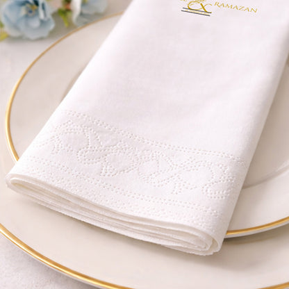 Altın Amblemli Özel Gün Peçetesi – Şık Düğün ve Nişan Tasarımı