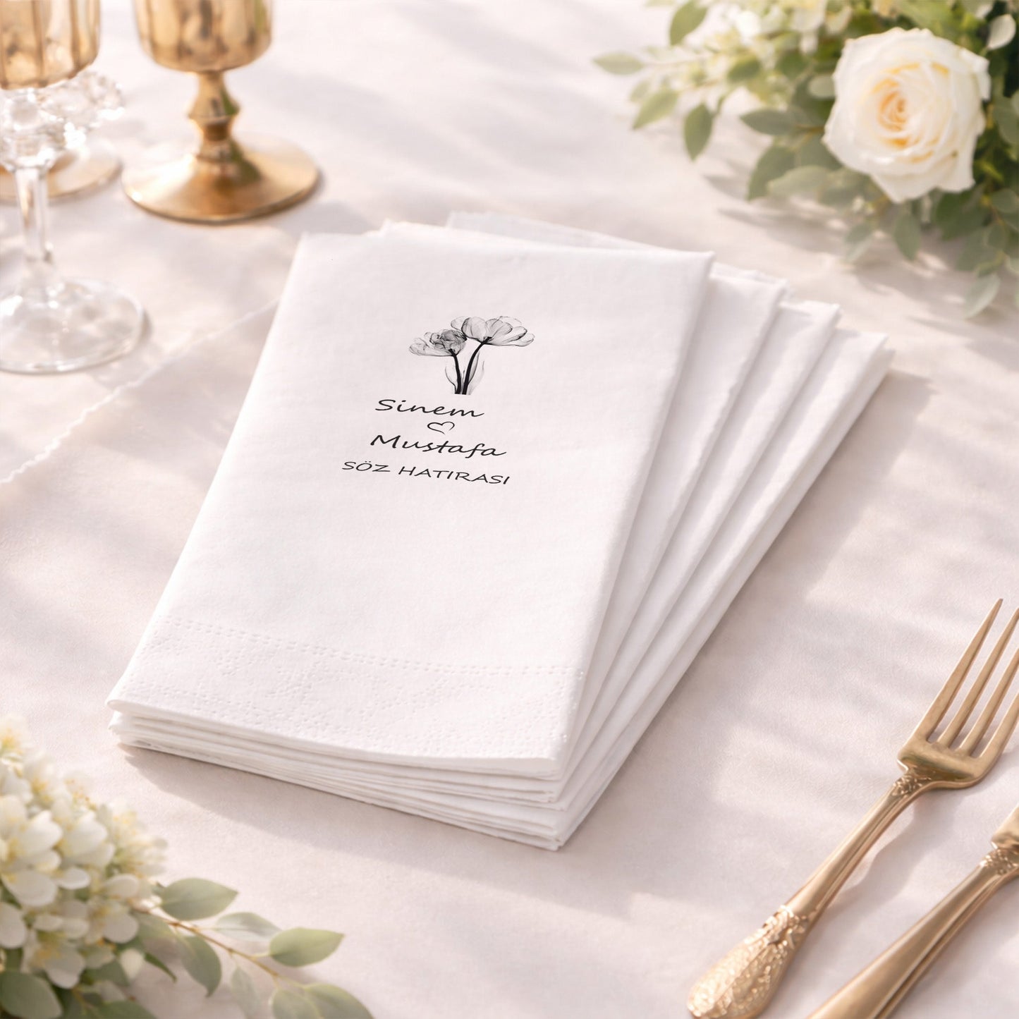 Siyah Beyaz Çiçekli İsimli Söz ve Nişan Baskılı Peçete