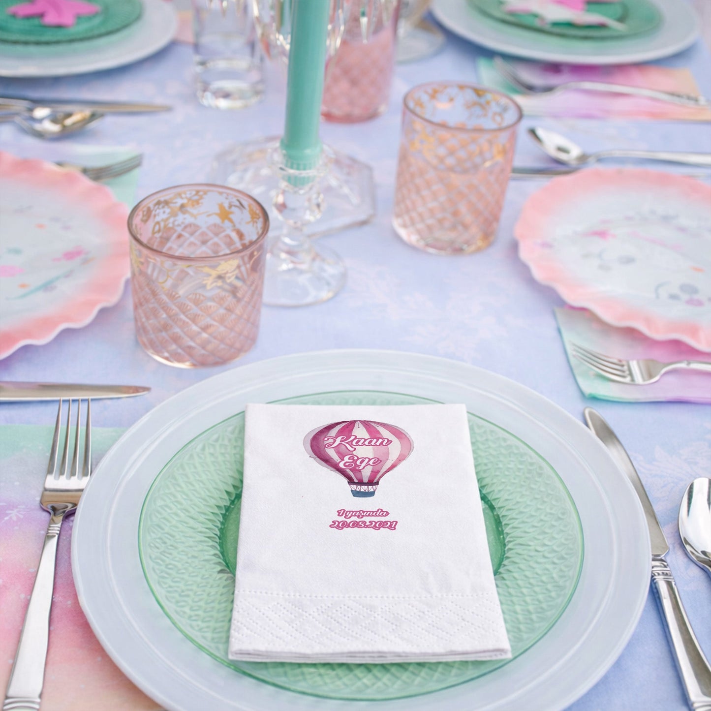 Kaan Ege Pembe Çizgili Sıcak Hava Balonu Temalı Doğum Günü Peçetesi