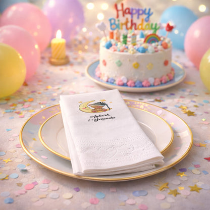 Ayberk 1 Yaşında Ay Üstünde Uyuyan Ayıcık Temalı Bebek Peçetesi