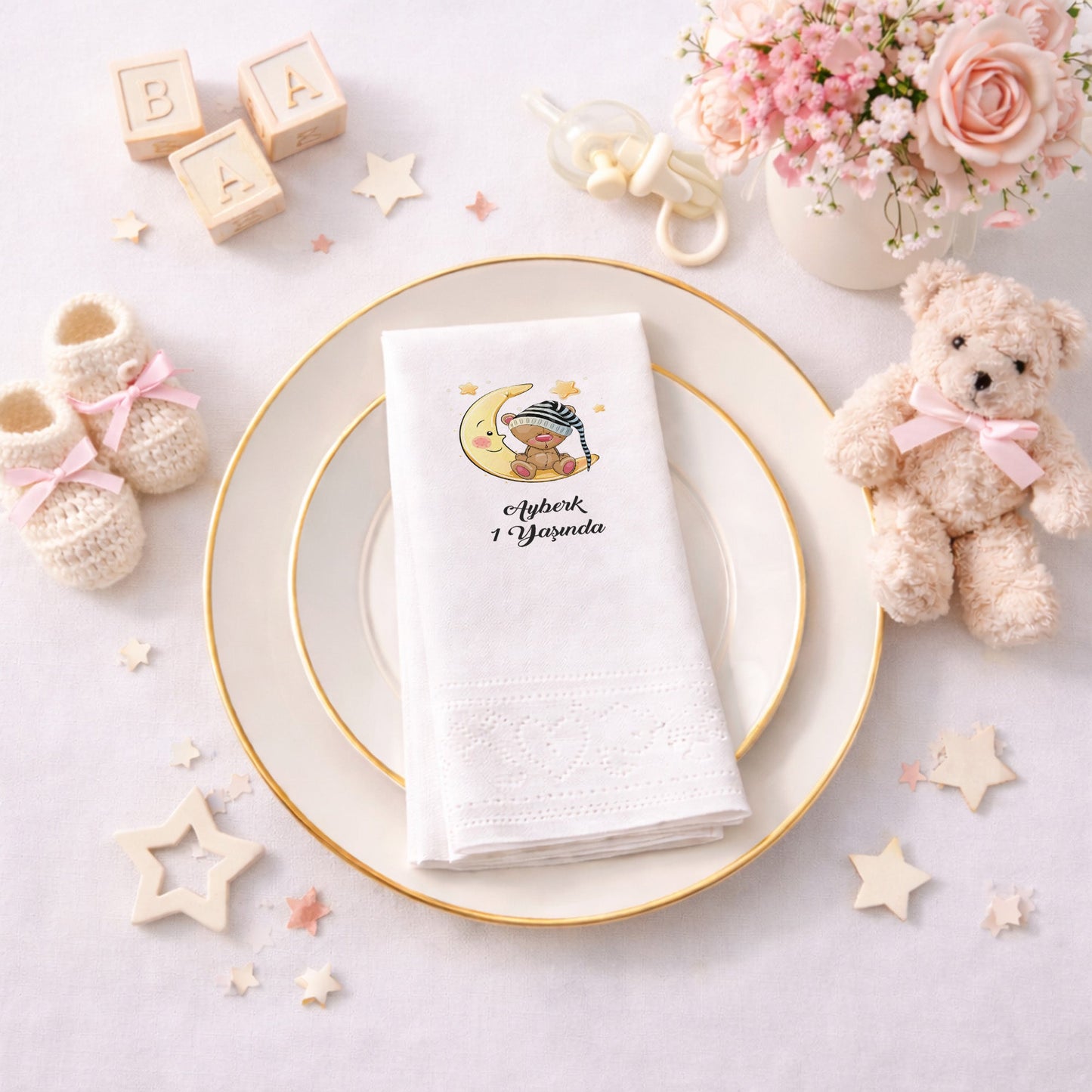Ayberk 1 Yaşında Ay Üstünde Uyuyan Ayıcık Temalı Bebek Peçetesi