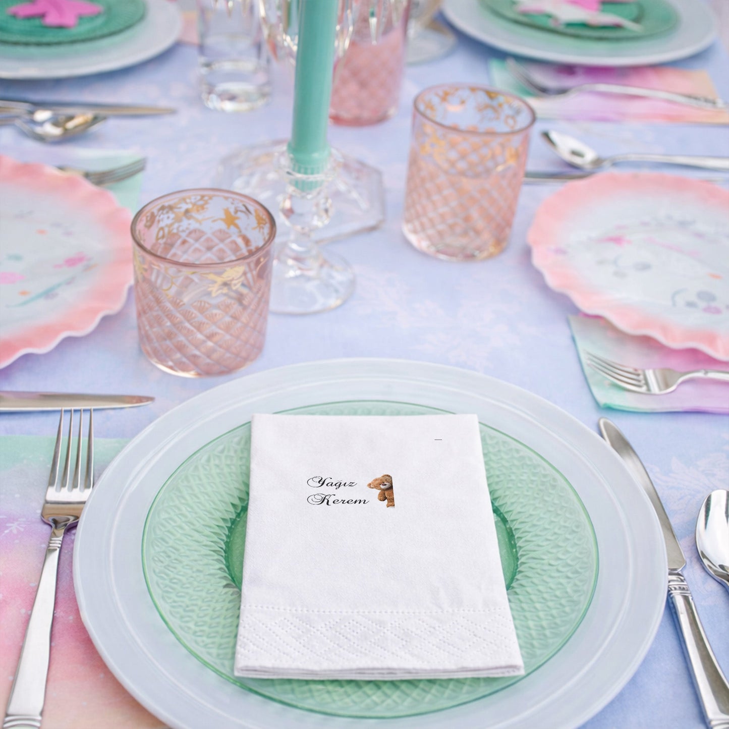 Minimalist Ayıcıklı Yağız Kerem İsme Özel Siyah Zemin Peçete