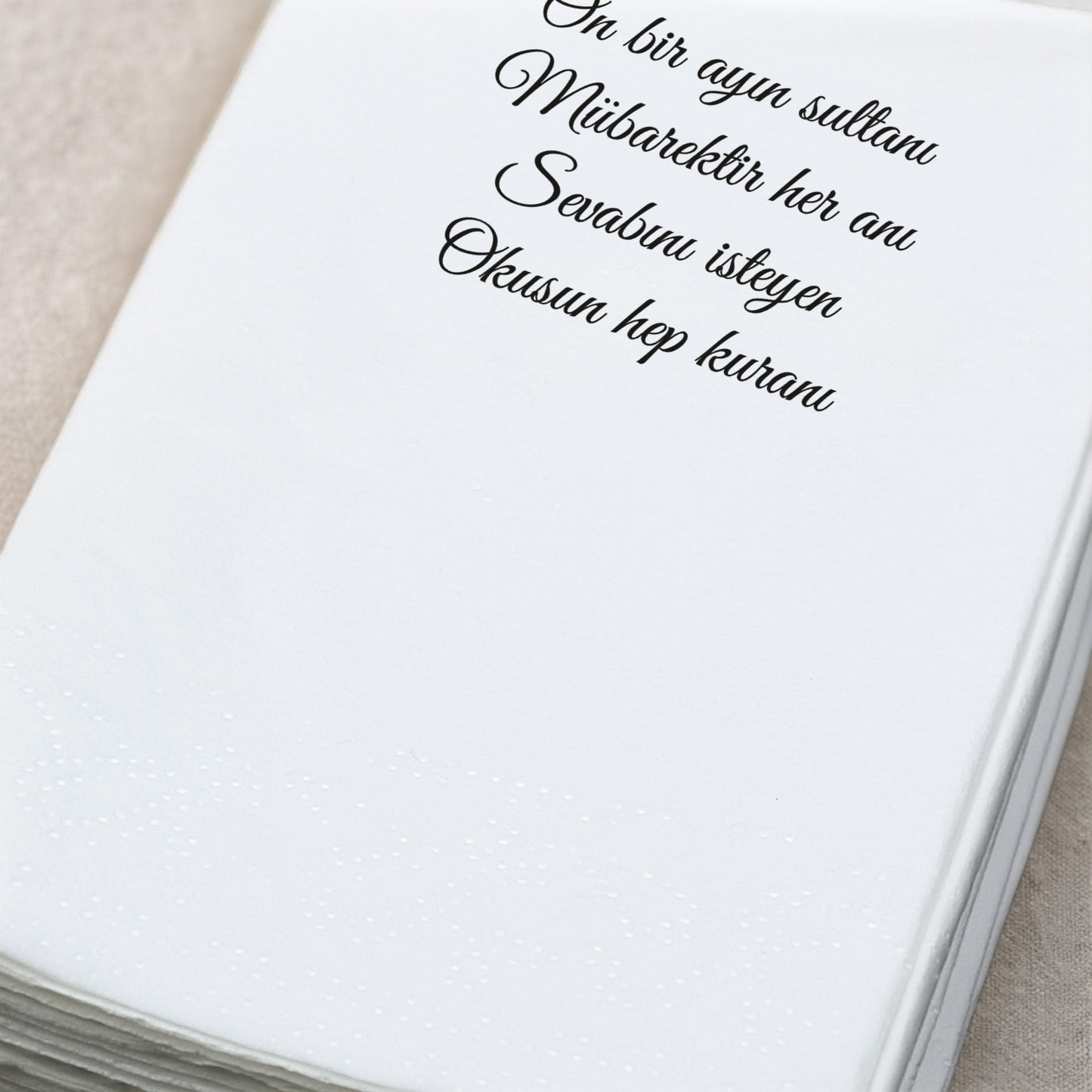 Kidzia Kur’an-ı Kerim Silüeti Ramazan Peçetesi – Mani Yazılı, 33x33 cm Çift Katlı, 20’li Paket