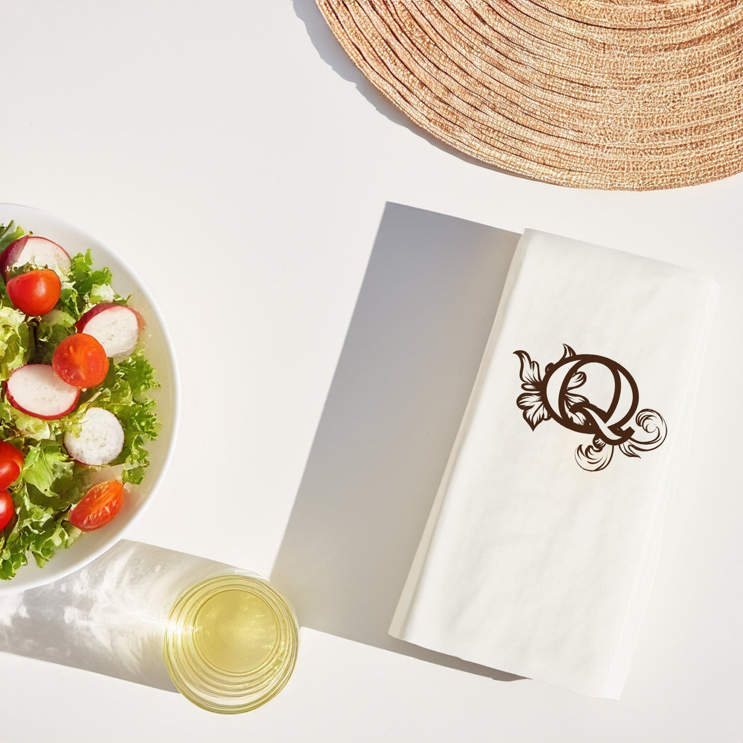 Q Harfi Monogram Tasarımlı Baskılı Peçete – 33x33cm, 20’li Paket, Lüks Sofra Sunumu