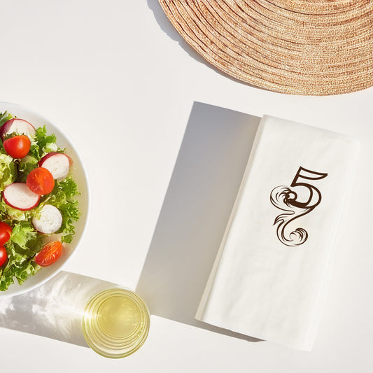 Monogram “5” Desenli Baskılı Peçete – 33x33cm Çift Katlı, 20’li Paket | Şık & Modern Masa Dekorasyonu