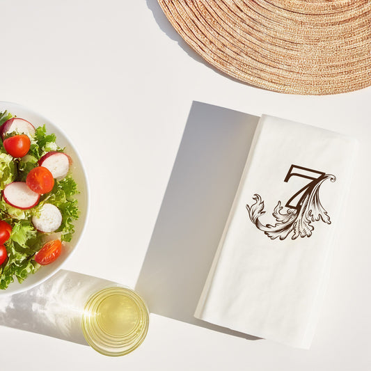 Monogram “7” Desenli Baskılı Peçete – 33x33cm Çift Katlı, 20’li Paket | Şık & Modern Masa Düzeni
