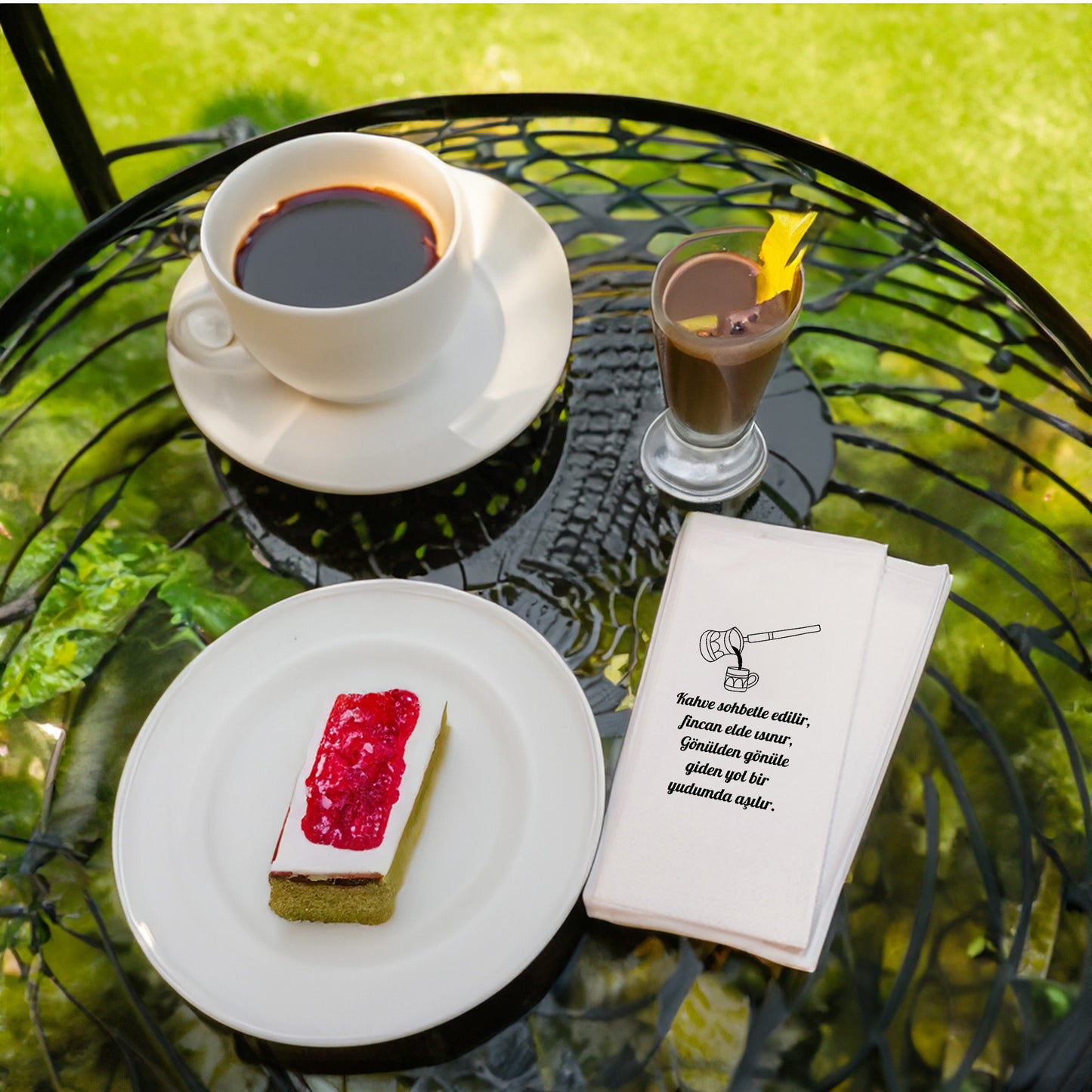 Kahve Desenli Baskılı Peçete – Minimal Cezve ve Fincan Tasarım