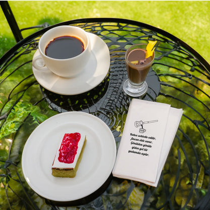 Kahve Desenli Baskılı Peçete – Minimal Cezve ve Fincan Tasarım