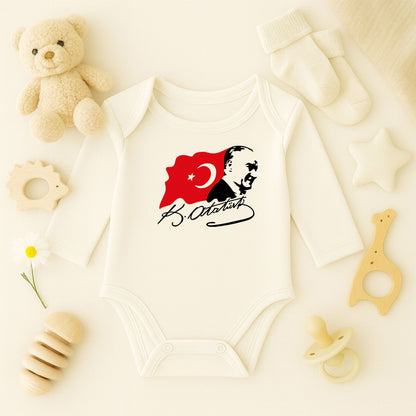 Atatürk Silüeti & Türk Bayrağı Bebek Zıbını | 1–36 Ay