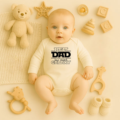 “Best Dad in the Galaxy” Yazılı Bebek Zıbını – 1–36 Ay | Baba Temalı DTF Baskı