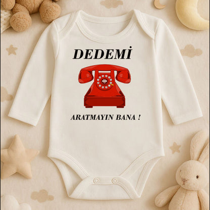 “Dedemi Aratmayın Bana!” Yazılı Bebek Zıbını – 1–36 Ay | Eğlenceli Retro Tasarım, DTF Baskı