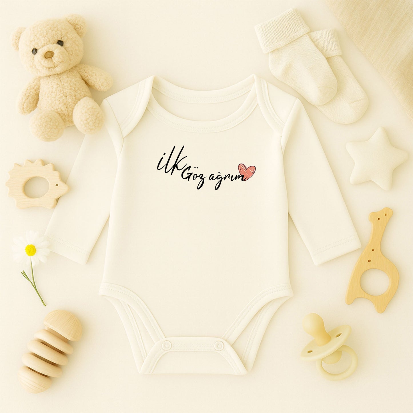 İlk Göz Ağrım Yazılı Bebek Zıbını – Duygusal Tasarım | 1–36 Ay
